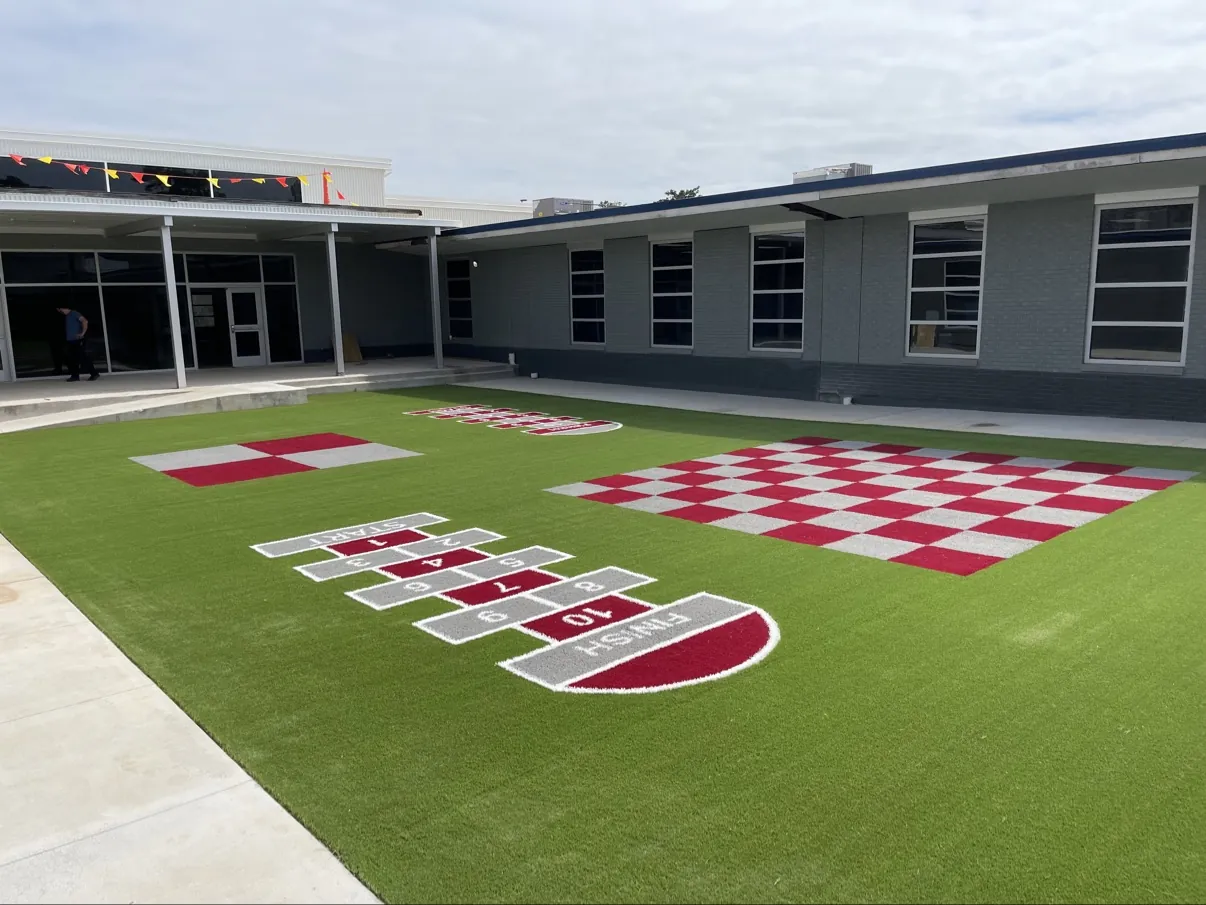Commercial synthetic turf courtyard